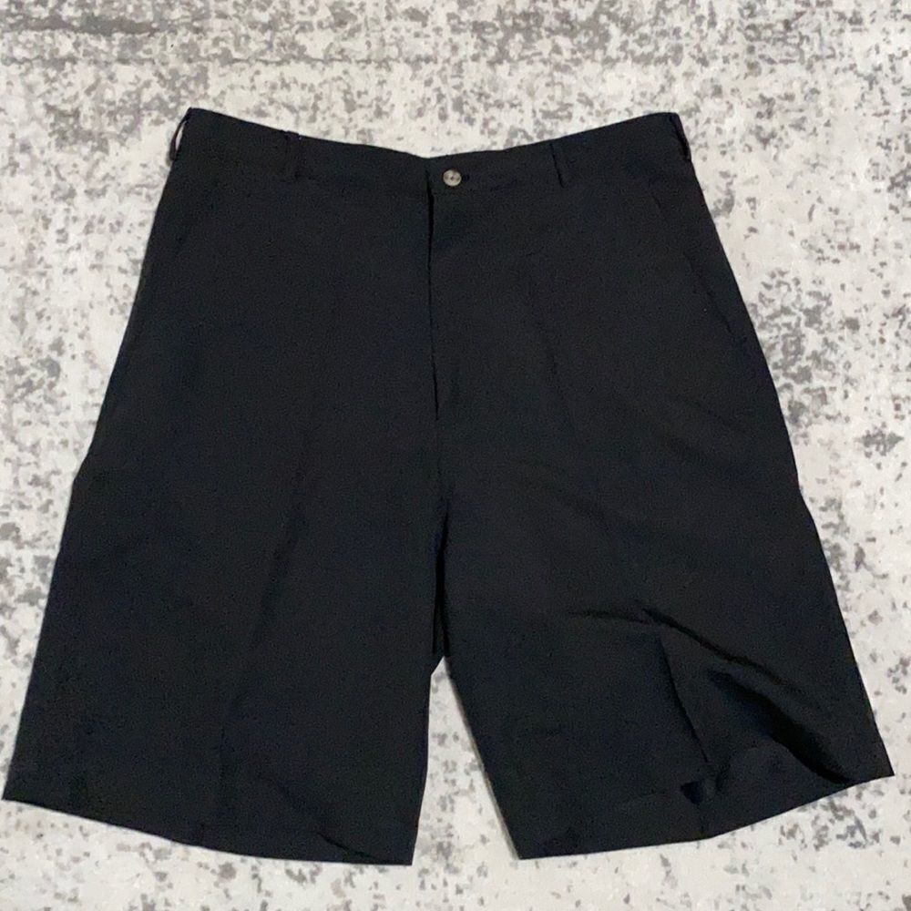 Snake eyes dry 18 golf shorts size 36 black GUC
